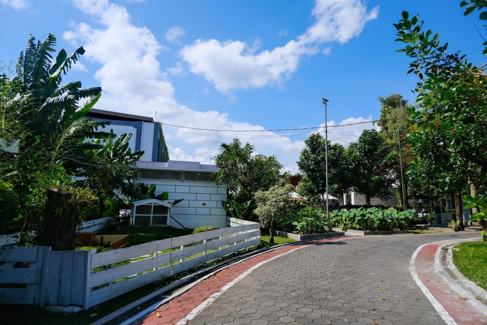 Lpp Garden Hotel Maguwo Exterior foto