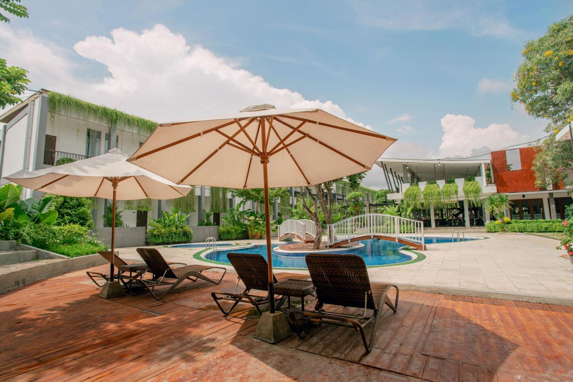 Lpp Garden Hotel Maguwo Exterior foto